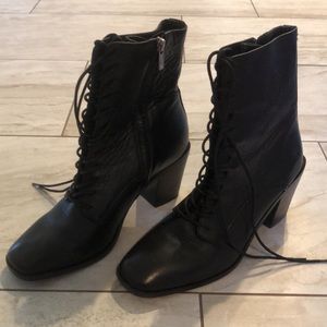 Women’s square toe Frye lace up booties black